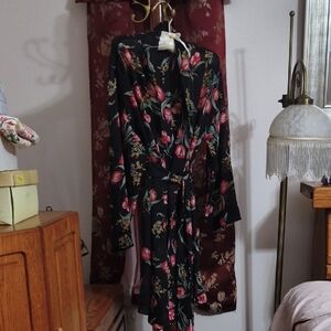 Floral Women's Robe in Black and Pink